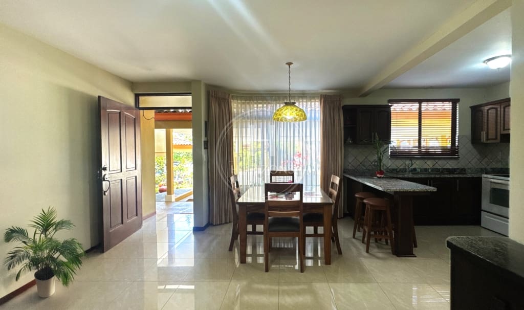 Se Alquila Apartamento Amueblado en Condominio Punta del Este a 8 Minutos de la UCR 2 Habitaciones NJA1338